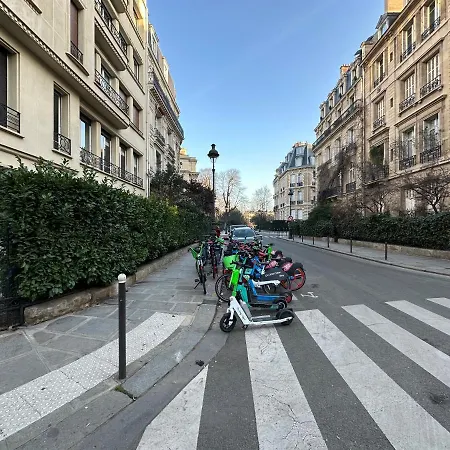 Le Luxe Au Pied Du Parc Monceau Paris